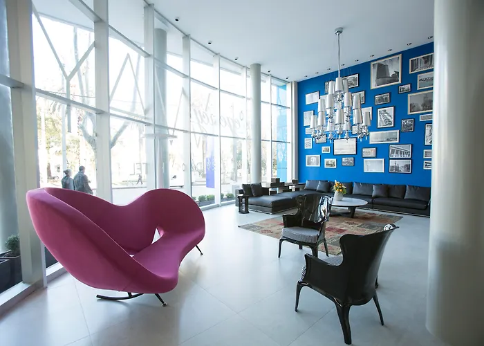 Hotel with pool: Regency Way Montevideo Hotel