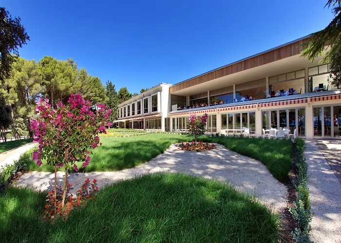 Crvena Luka Resort