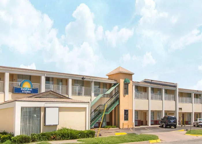 Days Inn & Suites By Wyndham East