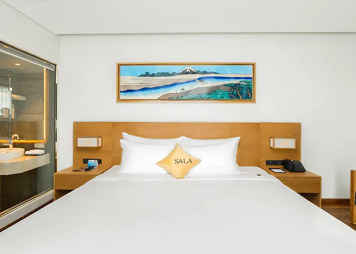 Hotel nahe College: Sala Danang Beach Hotel