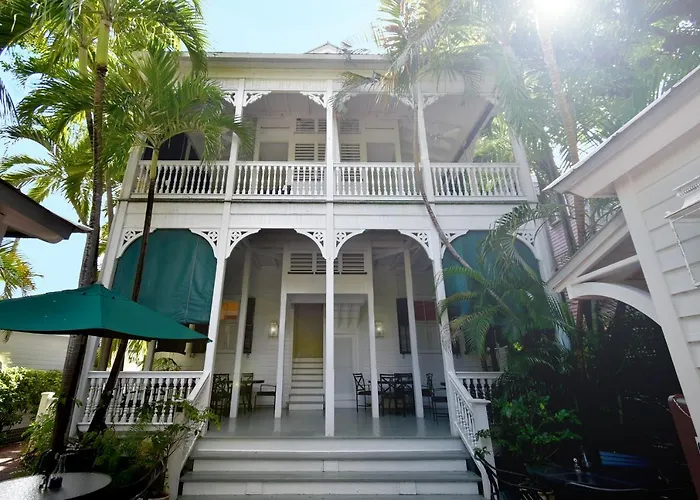 Luxury hotel only: Simonton Court Historic Inn & Cottages