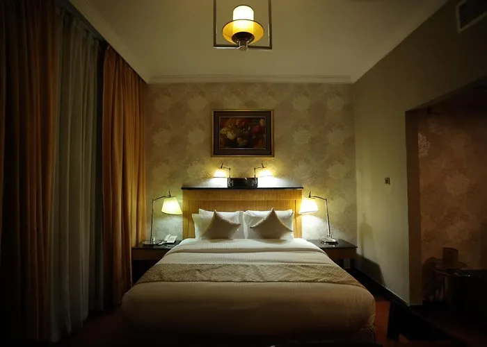 Central hotel: Creek Gate Hotel-Baithans