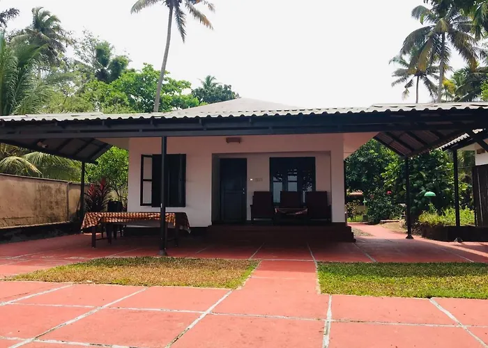 Cheap hotels Illikkalam Lakeside Cottages