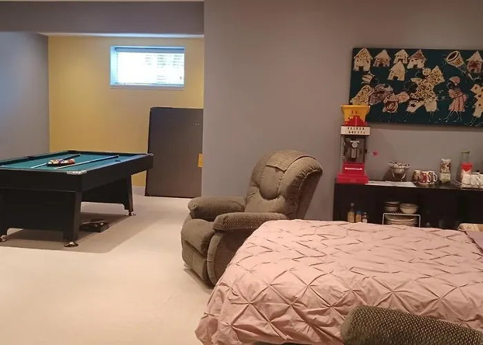 Mountain Calm & Private Ensuite Hosted By Maureen