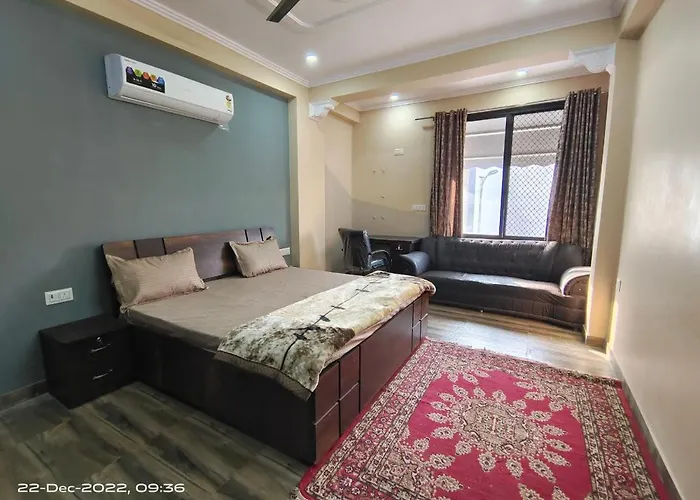 Guest house: Guest House