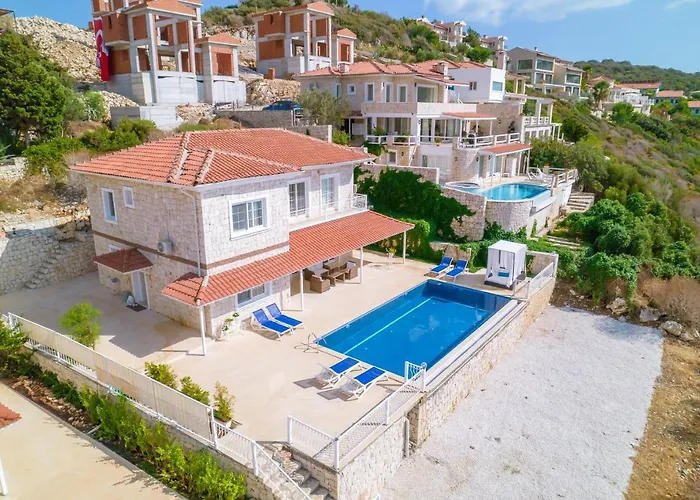 La Kumsal Denize Sifir Ve Oezel Havuzlu Dubleks Suit