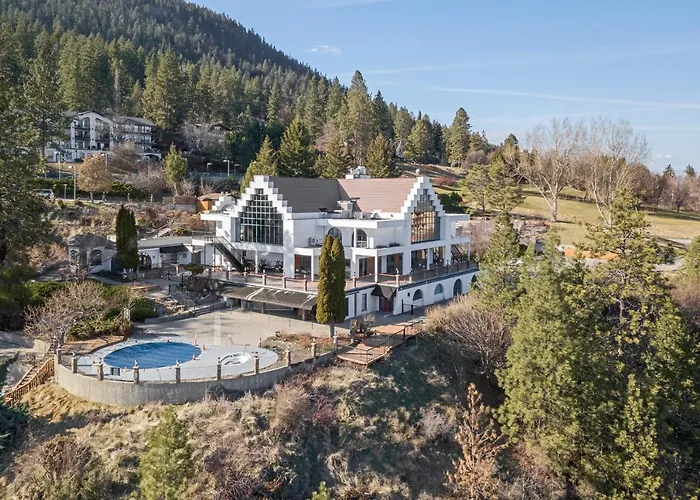 Cozystay Signature Lake Okanagan Resort