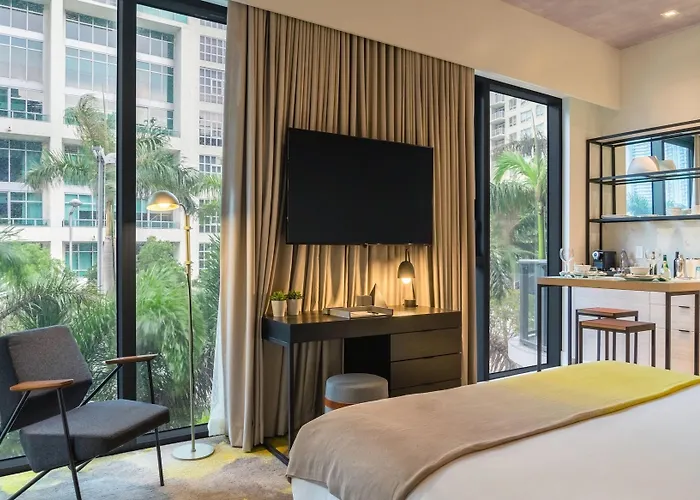 Hotel with pool: Hyde Suites Midtown Miami