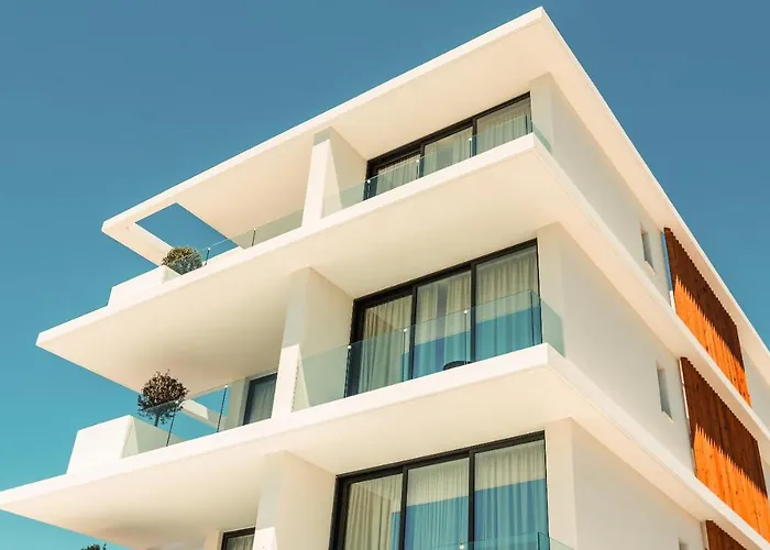 Hotel with pool: Regency Boutique Hotel Holiday Suites