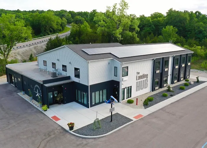 Modern Family Suite For 5 Near St Louis With Pool