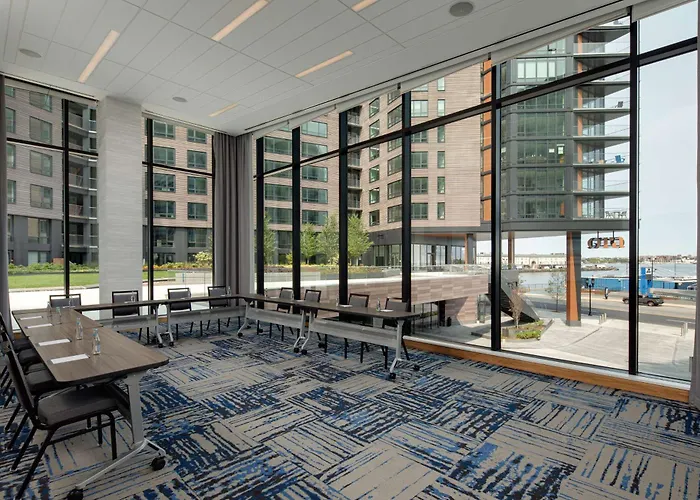 Hyatt Place Boston/Seaport District