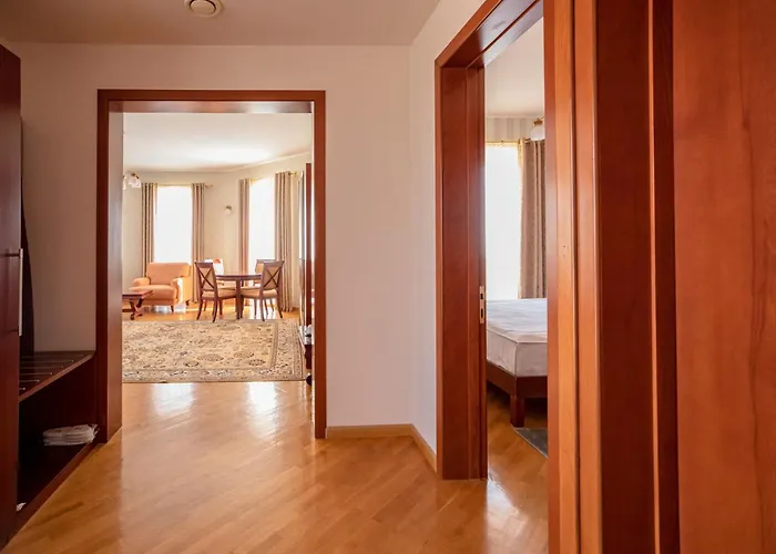 Latar Hotel Yerevan