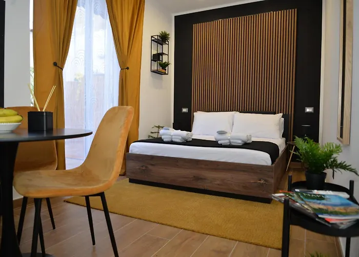BlackWoody Contemporary Rooms - Napoli Centro Storico