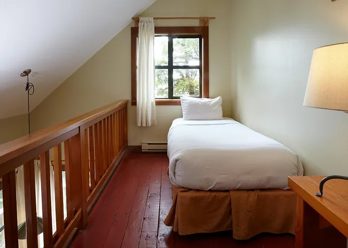 Middle Beach Lodge