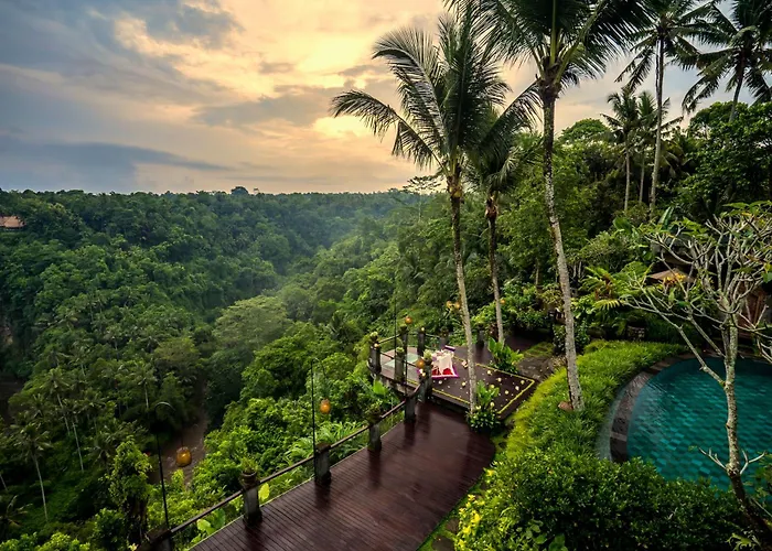 Luxury hotel only: Pramana Watu Kurung