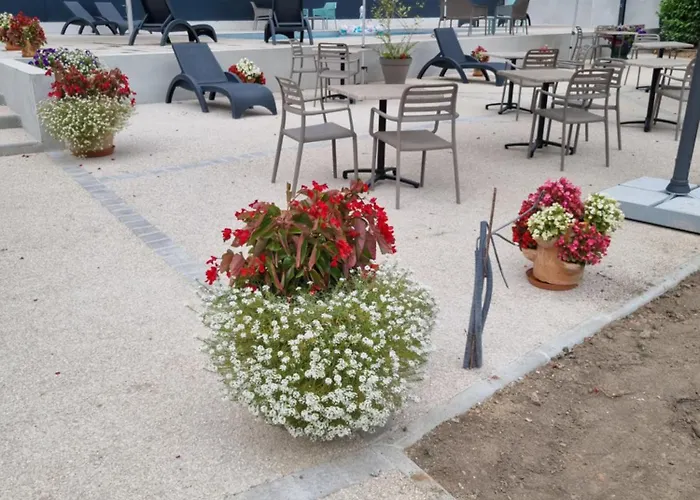 Logis Hotel Restaurant Les Carillons
