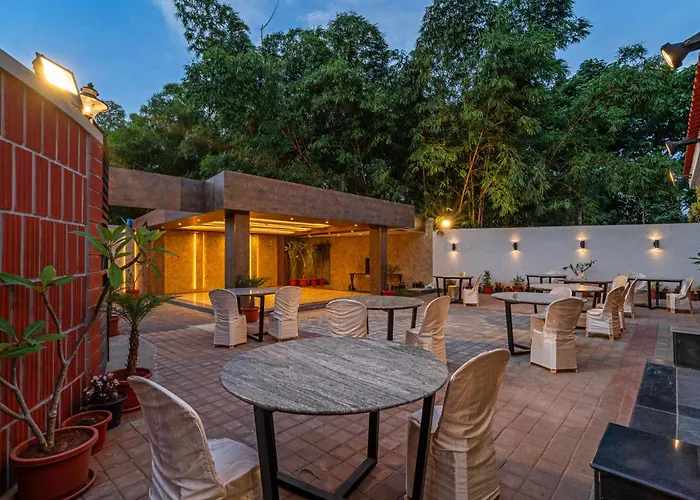 The Venue By Seasons Suites-