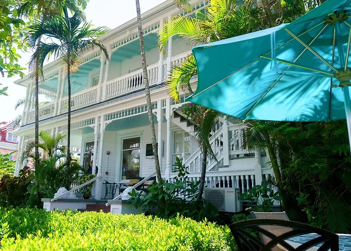 Southernmost Point Guest House&Garden Bar