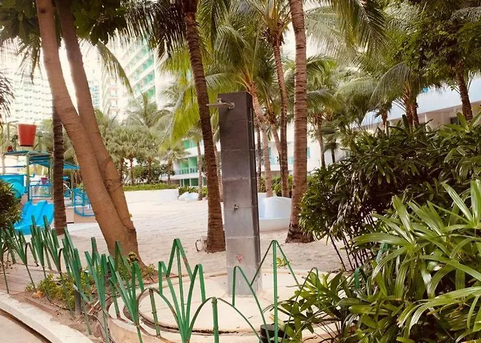 Waterpark hotel: Azure Urban Resort