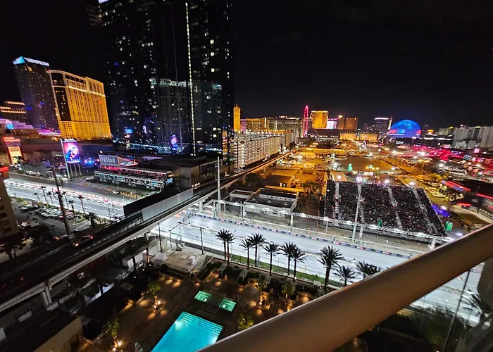 Strip & Sphere View - Separate Living Room - 2 Full Bath - Full Kitchen - Balcony - 900 Sqft - Mgm Signature