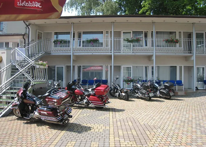 Nb Hotel With Free Parking