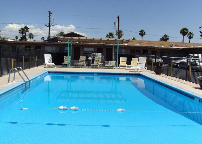 Motel: Desert Hills Motel