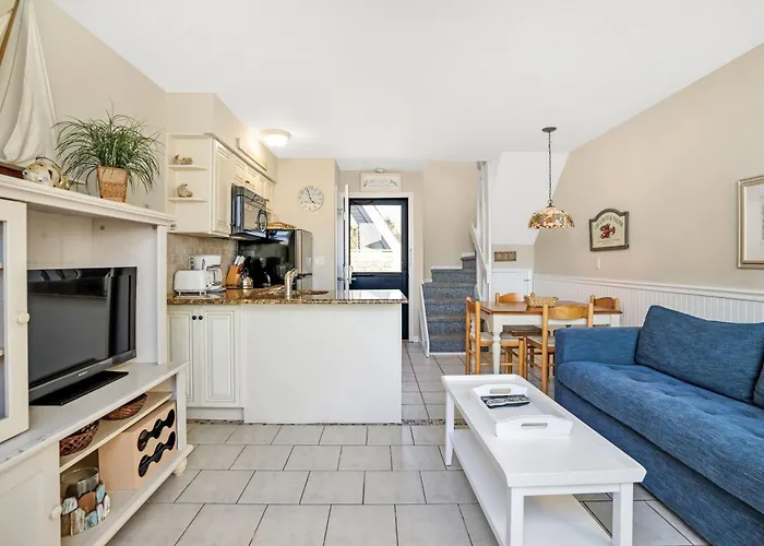 Hotel with Tennis: The Surf Club Resort