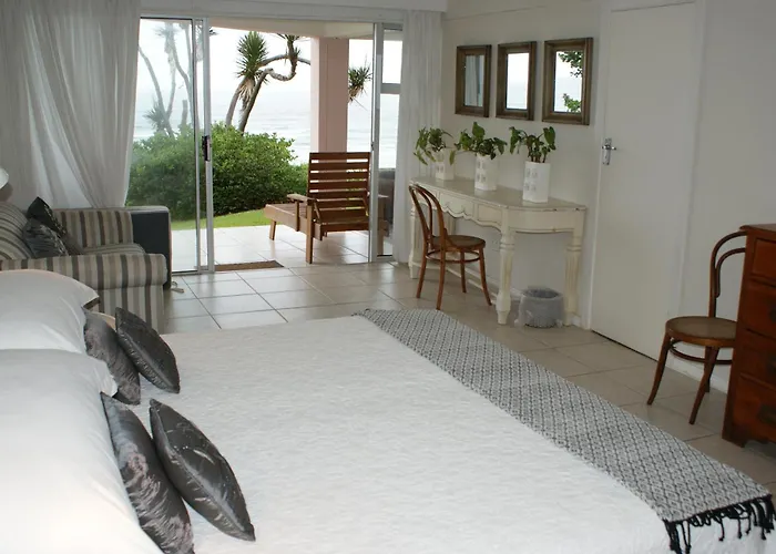 The Pink Lodge On The Beach