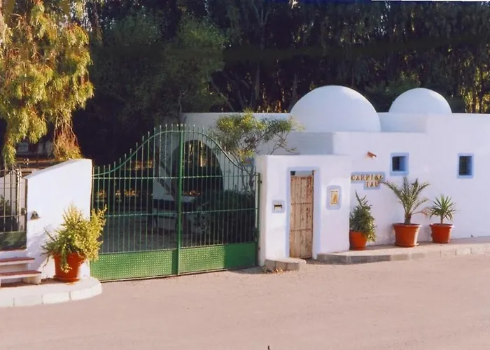 Hotel cerca del colegio: Camping Albergue Tau