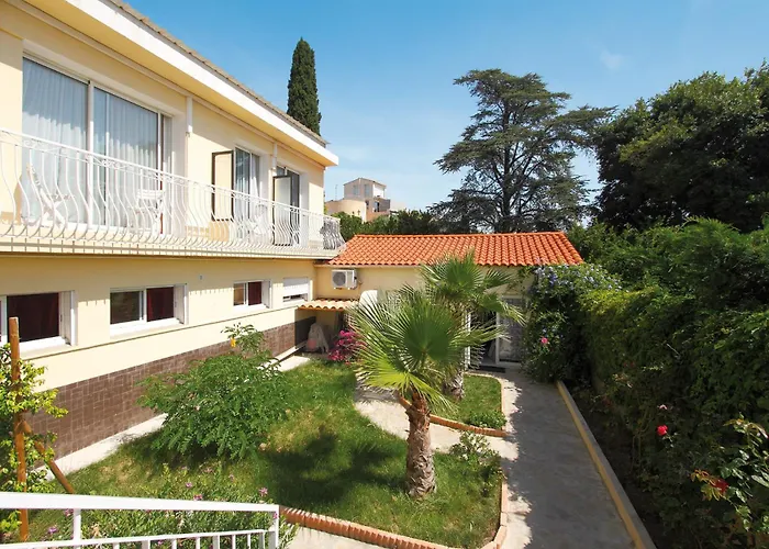 Hotel La Croix De Malte