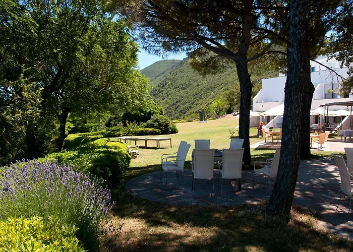 Hotel con piscina: Hotel Emilia