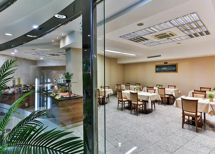 Kings Park Hotel