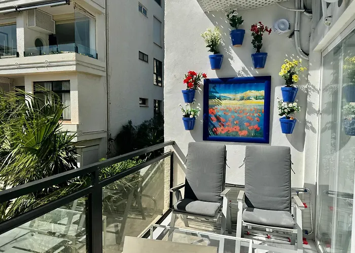 Hotel near College: Skol Apartments Marbella