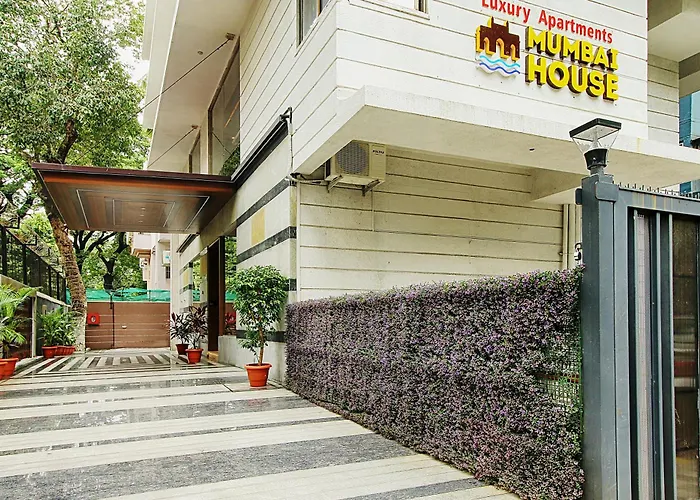 Pet Friendly hotel: Mumbai House Luxury Apartments, Santacruz East