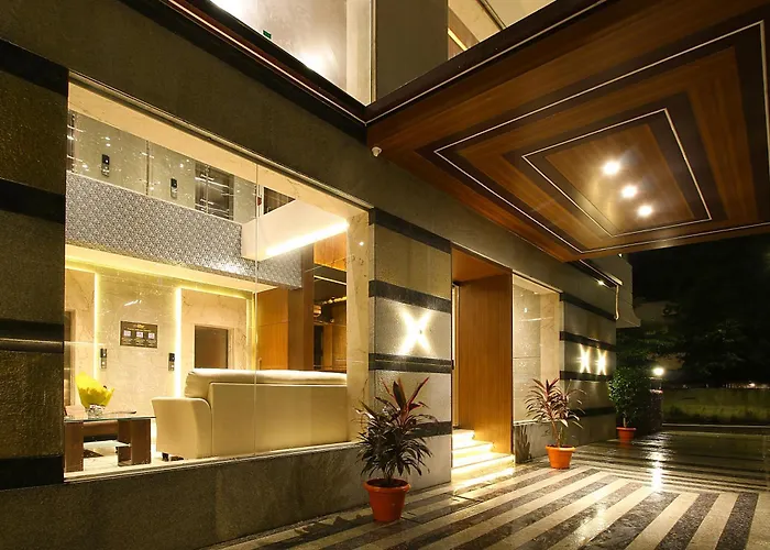 Pet Friendly hotel: Mumbai House Luxury Apartments, Santacruz East