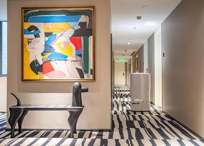 Hotel near College: Jinglai Bushe Hotel Bund Nanjing West Road Shanghai