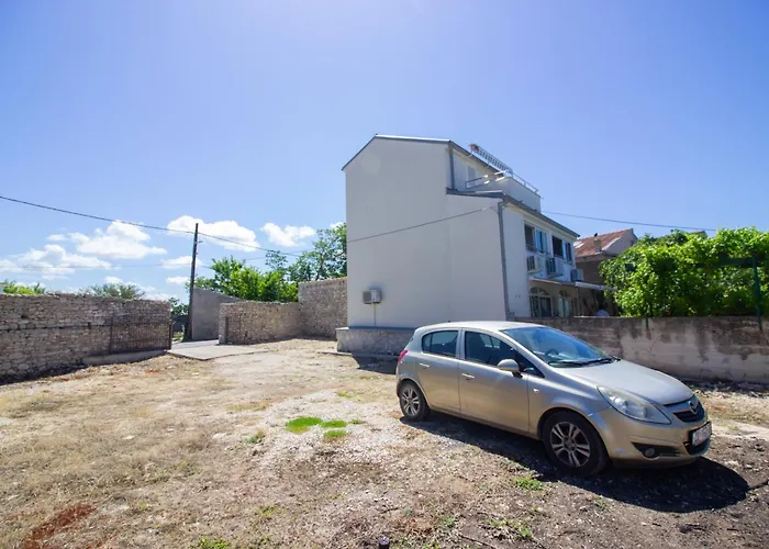 Apartments And Rooms With Parking Space Nin, Zadar - 5805