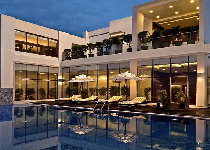 Central hotel: Golden Tulip Lucknow