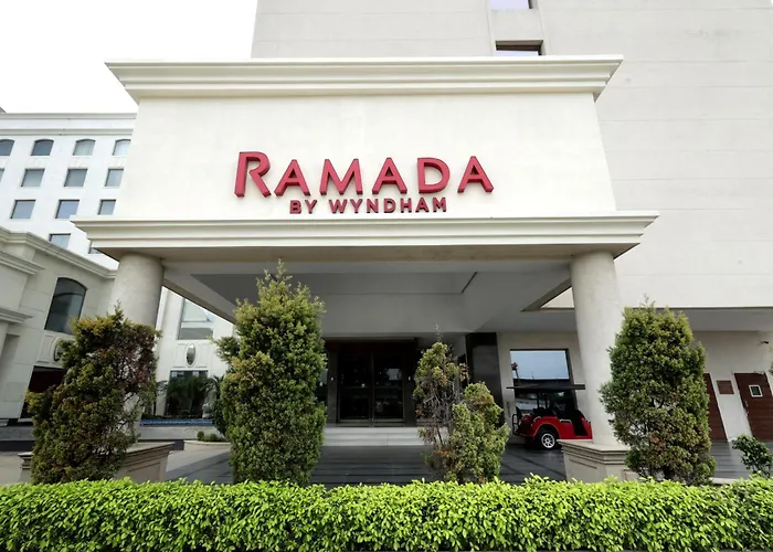 Spa Hotel: Ramada By Wyndham Lucknow Hotel And Convention Center