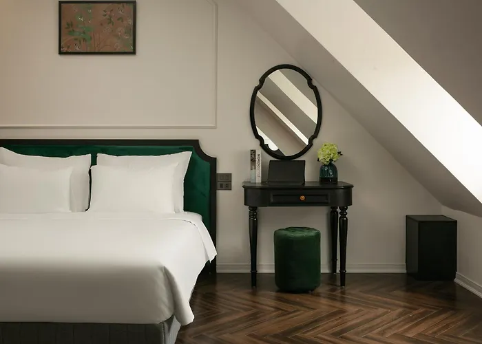 Elegant Boutique Hotel Ha Long