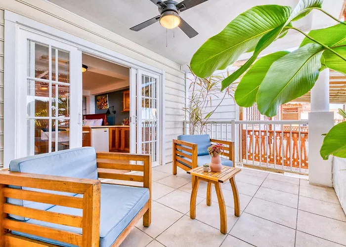 Tropical Suites Hotel