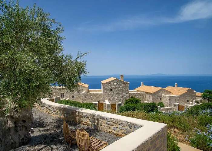 Bassa Maina Villas & Suites