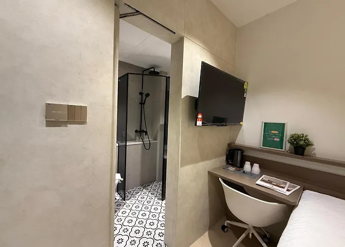 Pet Friendly hotel: Isa Hotel Amber Road