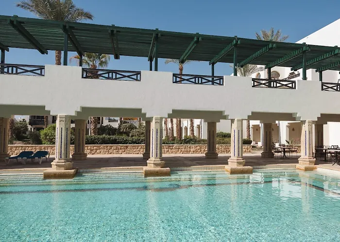 Hotels with tennis Sharm
