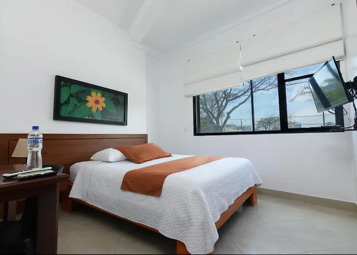 Hotel Castell - Cerca Del Aeropuerto