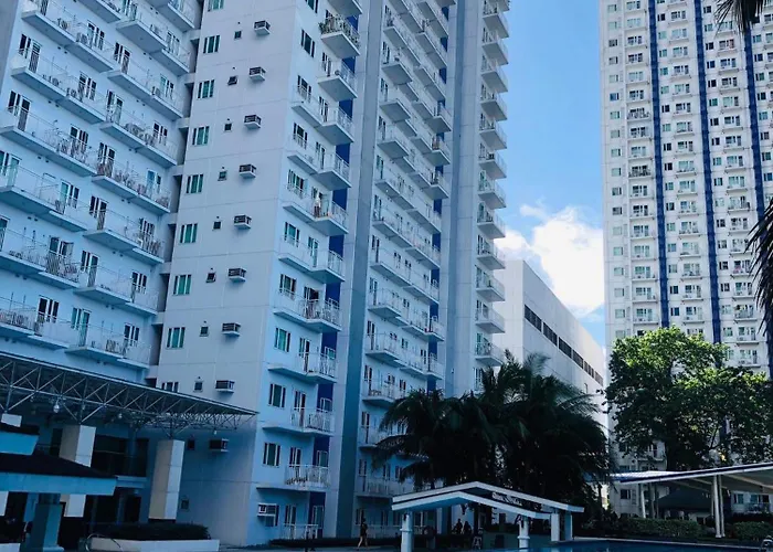 The Grass Residences Cozy Bedroom With Balcony Netflix And Wifi