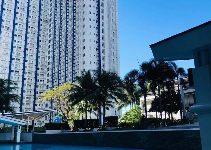 The Grass Residences Cozy Bedroom With Balcony Netflix And Wifi