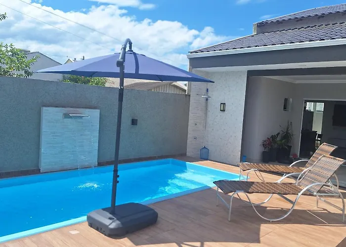 Mar Doce Lar Casa na praia de guaratuba com piscina e ar condicionado