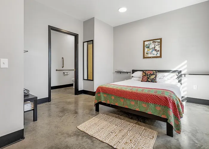 Pet Friendly First Floor Queen Room For 2