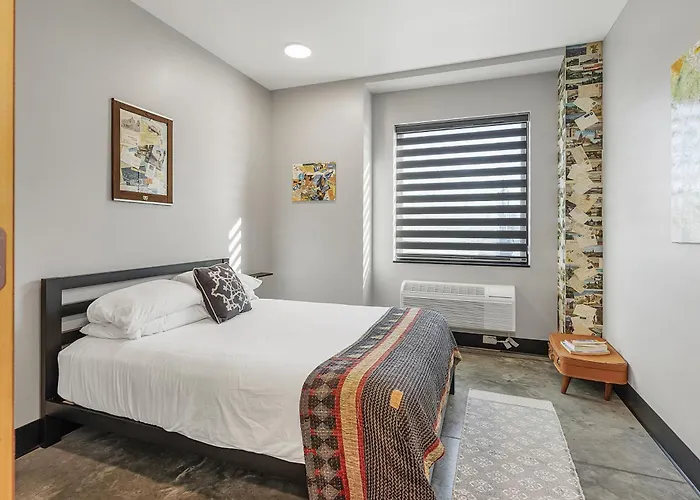 Modern Family Suite For 5 Near St Louis With Pool